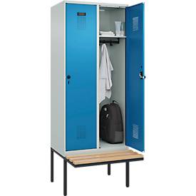 Kleiderspind C+P Evolo Plus, 2 Abteile à 400 mm Breite, schwebende Sitzbank, B 800 x T 815 x H 2120 mm, Drehriegel, lichtgrau/lichtblau