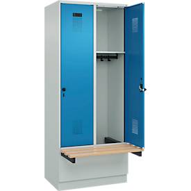 Kleiderspind C+P Evolo Plus, 2 Abteile à 400 mm Breite, Sockel, schwebende Sitzbank, B 800 x T 815 x H 1950 mm, Drehriegel, lichtgrau/lichtblau