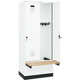 Kleiderspind C+P Evolo Plus, 2 Abteile à 400 mm Breite, Sockel, schwebende Sitzbank, B 800 x T 815 x H 1950 mm, Drehriegel, verkehrsweiß/verkehrsweiß