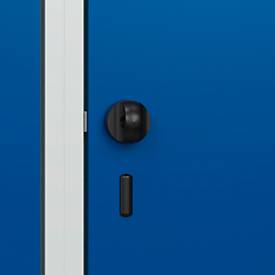 Kleiderspind C+P Evolo Plus, 2 Abteile mit je 300 mm Breite, Unterbau-Sitzbank, B 600 x T 815 x H 2120 mm, Drehriegel, lichtgrau/enzianblau