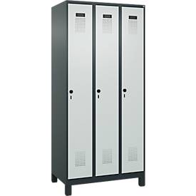 Kleiderspind C+P Evolo Plus, 3 Abteile, 300 mm Abteilbreite, mit Füßen, Drehriegel, B 900 x T 500 x H 1950 mm, anthrazitgrau/lichtgrau