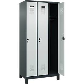 Kleiderspind C+P Evolo Plus, 3 Abteile, 300 mm Abteilbreite, mit Füßen, Drehriegel, B 900 x T 500 x H 1950 mm, anthrazitgrau/lichtgrau