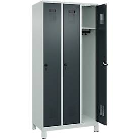 Kleiderspind C+P Evolo Plus, 3 Abteile, 300 mm Abteilbreite, mit Füßen, Drehriegel, B 900 x T 500 x H 1950 mm, lichtgrau/anthrazitgrau