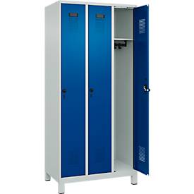 Kleiderspind C+P Evolo Plus, 3 Abteile, 300 mm Abteilbreite, mit Füßen, Drehriegel, B 900 x T 500 x H 1950 mm, lichtgrau/enzianblau