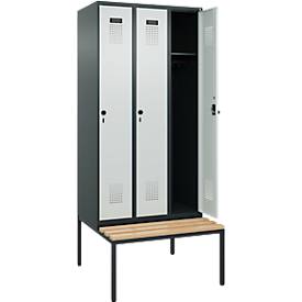 Kleiderspind C+P Evolo Plus, 3 Abteile, 300 mm Abteilbreite, mit untergebauter Sitzbank, B 900 x T 815 x H 2120 mm, Drehriegel, anthrazitgrau/lichtgrau