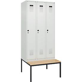 Kleiderspind C+P Evolo Plus, 3 Abteile, 300 mm Abteilbreite, mit untergebauter Sitzbank, B 900 x T 815 x H 2120 mm, Drehriegel, lichtgrau/lichtgrau
