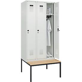Kleiderspind C+P Evolo Plus, 3 Abteile, 300 mm Abteilbreite, mit untergebauter Sitzbank, B 900 x T 815 x H 2120 mm, Drehriegel, lichtgrau/lichtgrau