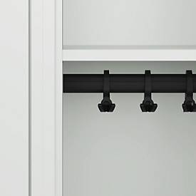 Kleiderspind C+P Evolo Plus, 3 Abteile, 300 mm Abteilbreite, mit untergebauter Sitzbank, B 900 x T 815 x H 2120 mm, Drehriegel, lichtgrau/lichtgrau