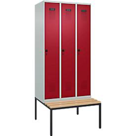 Kleiderspind C+P Evolo Plus, 3 Abteile, 300 mm Abteilbreite, mit untergebauter Sitzbank, B 900 x T 815 x H 2120 mm, Drehriegel, lichtgrau/rubinrot
