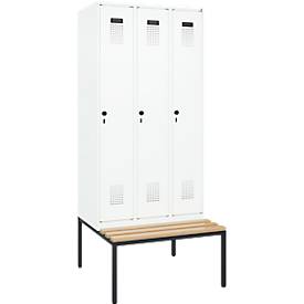 Kleiderspind C+P Evolo Plus, 3 Abteile, 300 mm Abteilbreite, mit untergebauter Sitzbank, B 900 x T 815 x H 2120 mm, Drehriegel, verkehrsweiß/verkehrsweiß