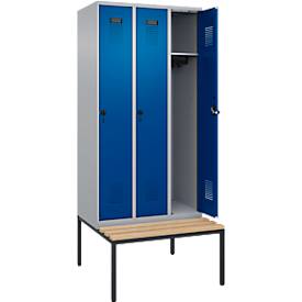 Kleiderspind C+P Evolo Plus, 3 Abteile, 300 mm Abteilbreite, mit untergebauter Sitzbank, B 900 x T 815 x H 2120 mm, Drehriegel, weißaluminium/enzianblau
