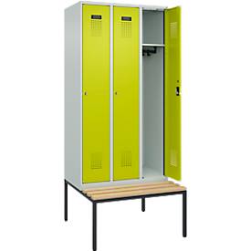 Kleiderspind C+P Evolo Plus, 3 Abteile, 300 mm Abteilbreite, mit untergebauter Sitzbank, B 900 x T 815 x H 2120 mm, Zylinder, lichtgrau/clowngrün