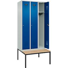 Kleiderspind C+P Evolo Plus, 3 Abteile, 300 mm Abteilbreite, mit untergebauter Sitzbank, B 900 x T 815 x H 2120 mm, Zylinder, lichtgrau/enzianblau