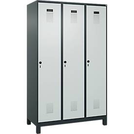 Kleiderspind C+P Evolo Plus, 3 Abteile, 400 mm Abteilbreite, mit Füßen, Anschlag rechts, B 1200 x T 500 x H 1950 mm, Drehriegel, anthrazitgrau/lichtgrau