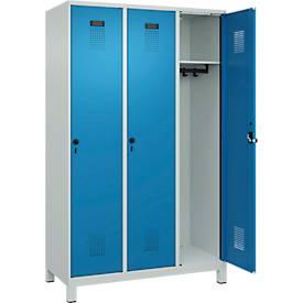 Kleiderspind C+P Evolo Plus, 3 Abteile, 400 mm Abteilbreite, mit Füßen, Anschlag rechts, B 1200 x T 500 x H 1950 mm, Drehriegel, lichtgrau/lichtblau