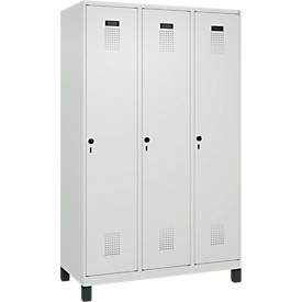 Kleiderspind C+P Evolo Plus, 3 Abteile, 400 mm Abteilbreite, mit Füßen, Anschlag rechts, B 1200 x T 500 x H 1950 mm, Drehriegel, lichtgrau/lichtgrau