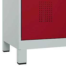 Kleiderspind C+P Evolo Plus, 3 Abteile, 400 mm Abteilbreite, mit Füßen, Anschlag rechts, B 1200 x T 500 x H 1950 mm, Drehriegel, lichtgrau/rubinrot