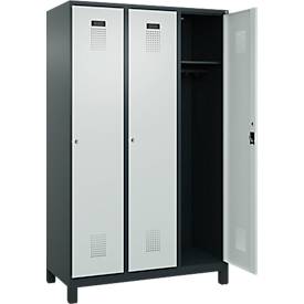 Kleiderspind C+P Evolo Plus, 3 Abteile, 400 mm Abteilbreite, mit Füßen, Anschlag rechts, B 1200 x T 500 x H 1950 mm, Zylinder, anthrazitgrau/lichtgrau