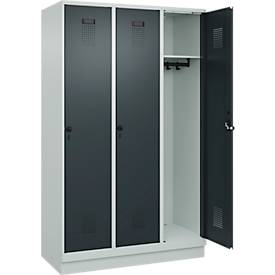 Kleiderspind C+P Evolo Plus, 3 Abteile, 400 mm Abteilbreite, mit Sockel, Anschlag rechts, B 1200 x T 500 x H 1950 mm, Drehriegel, lichtgrau/anthrazitgrau