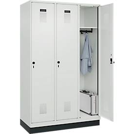 Kleiderspind C+P Evolo Plus, 3 Abteile, 400 mm Abteilbreite, mit Sockel, Anschlag rechts, B 1200 x T 500 x H 1950 mm, Drehriegel, lichtgrau/lichtgrau