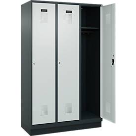 Kleiderspind C+P Evolo Plus, 3 Abteile, 400 mm Abteilbreite, mit Sockel, Anschlag rechts, B 1200 x T 500 x H 1950 mm, Zylinder, anthrazitgrau/lichtgrau