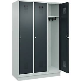 Kleiderspind C+P Evolo Plus, 3 Abteile, 400 mm Abteilbreite, mit Sockel, Anschlag rechts, B 1200 x T 500 x H 1950 mm, Zylinder, lichtgrau/anthrazitgrau