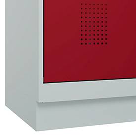 Kleiderspind C+P Evolo Plus, 3 Abteile, 400 mm Abteilbreite, mit Sockel, Anschlag rechts, B 1200 x T 500 x H 1950 mm, Zylinder, lichtgrau/rubinrot