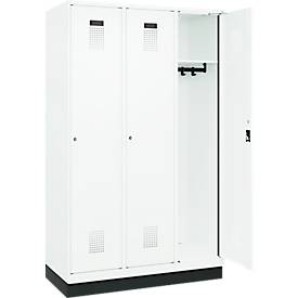 Kleiderspind C+P Evolo Plus, 3 Abteile, 400 mm Abteilbreite, mit Sockel, Anschlag rechts, B 1200 x T 500 x H 1950 mm, Zylinder, verkehrsweiß/verkehrsweiß