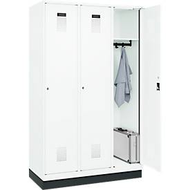 Kleiderspind C+P Evolo Plus, 3 Abteile, 400 mm Abteilbreite, mit Sockel, Anschlag rechts, B 1200 x T 500 x H 1950 mm, Zylinder, verkehrsweiß/verkehrsweiß