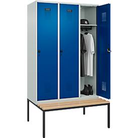 Kleiderspind C+P Evolo Plus, 3 Abteile, 400 mm Abteilbreite, mit untergebauter Sitzbank, B 1200 x T 815 x H 2120 mm, Drehriegel, lichtgrau/enzianblau