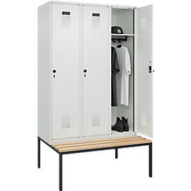 Kleiderspind C+P Evolo Plus, 3 Abteile, 400 mm Abteilbreite, mit untergebauter Sitzbank, B 1200 x T 815 x H 2120 mm, Drehriegel, lichtgrau/lichtgrau