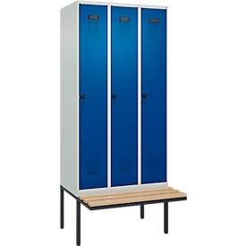 Kleiderspind C+P Evolo Plus, 3 Abteile à 300 mm Breite, schwebende Sitzbank, B 900 x T 815 x H 2120 mm, Drehriegel, lichtgrau/enzianblau