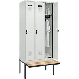 Kleiderspind C+P Evolo Plus, 3 Abteile à 300 mm Breite, schwebende Sitzbank, B 900 x T 815 x H 2120 mm, Drehriegel, lichtgrau/lichtgrau