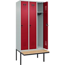 Kleiderspind C+P Evolo Plus, 3 Abteile à 300 mm Breite, schwebende Sitzbank, B 900 x T 815 x H 2120 mm, Drehriegel, lichtgrau/rubinrot