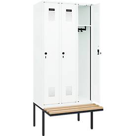 Kleiderspind C+P Evolo Plus, 3 Abteile à 300 mm Breite, schwebende Sitzbank, B 900 x T 815 x H 2120 mm, Drehriegel, verkehrsweiß/verkehrsweiß