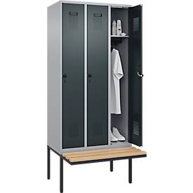 Kleiderspind C+P Evolo Plus, 3 Abteile à 300 mm Breite, schwebende Sitzbank, B 900 x T 815 x H 2120 mm, Drehriegel, weißaluminium/anthrazitgrau