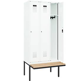 Kleiderspind C+P Evolo Plus, 3 Abteile à 300 mm Breite, schwebende Sitzbank, B 900 x T 815 x H 2120 mm, Zylinder, verkehrsweiß/verkehrsweiß