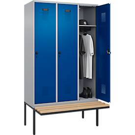 Kleiderspind C+P Evolo Plus, 3 Abteile à 400 mm Breite, schwebende Sitzbank, B 1200 x T 815 x H 2120 mm, Drehriegel, weißaluminium/enzianblau