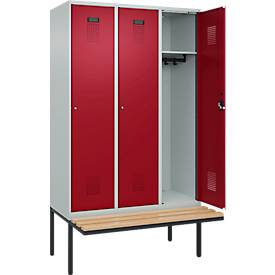 Kleiderspind C+P Evolo Plus, 3 Abteile à 400 mm Breite, schwebende Sitzbank, B 1200 x T 815 x H 2120 mm, Zylinder, lichtgrau/rubinrot