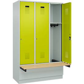 Kleiderspind C+P Evolo Plus, 3 Abteile à 400 mm Breite, Sockel, schwebende Sitzbank, B 1200 x T 815 x H 1950 mm, Zylinder, lichtgrau/clowngrün