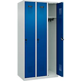 Kleiderspind C+P Evolo Plus, 3 Abteile, Anschlag rechts, Sicherheits-Drehriegel, B 900 x T 500 x H 1850 mm, lichtgrau/enzianblau