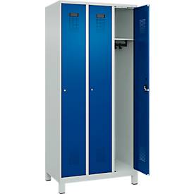 Kleiderspind C+P Evolo Plus, 3 Abteile, Anschlag rechts, Zylinderschloss, B 900 x T 500 x H 1950 mm, lichtgrau/enzianblau
