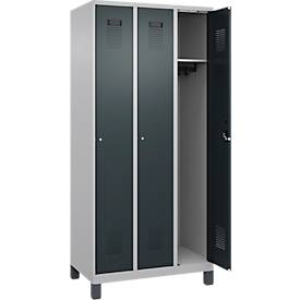 Kleiderspind C+P Evolo Plus, 3 Abteile, Anschlag rechts, Zylinderschloss, B 900 x T 500 x H 1950 mm, weißaluminium/anthrazitgrau