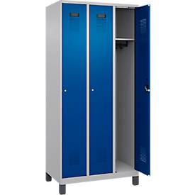 Kleiderspind C+P Evolo Plus, 3 Abteile, Anschlag rechts, Zylinderschloss, B 900 x T 500 x H 1950 mm, weißaluminium/enzianblau