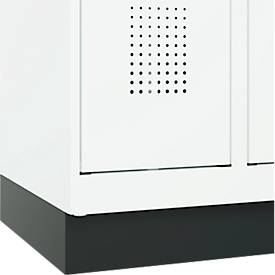 Kleiderspind C+P Evolo Plus, 4 Abteile, 300 mm Abteilbreite, mit Sockel, Anschlag rechts, B 1200 x T 500 x H 1950 mm, Drehriegel, verkehrsweiß/verkehrsweiß