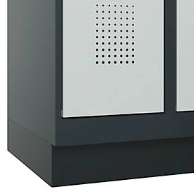 Kleiderspind C+P Evolo Plus, 4 Abteile, 300 mm Abteilbreite, mit Sockel, Anschlag rechts, B 1200 x T 500 x H 1950 mm, Zylinder, anthrazitgrau/lichtgrau