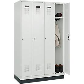 Kleiderspind C+P Evolo Plus, 4 Abteile, 300 mm Abteilbreite, mit Sockel, Anschlag rechts, B 1200 x T 500 x H 1950 mm, Zylinder, lichtgrau/lichtgrau