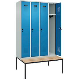 Kleiderspind C+P Evolo Plus, 4 Abteile, 300 mm Abteilbreite, mit untergebauter Sitzbank, B 1200 x T 815 x H 2120 mm, Drehriegel, lichtgrau/lichtblau