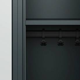 Kleiderspind C+P Evolo Plus, 4 Abteile à 300 mm Breite, schwebende Sitzbank, B 1200 x T 815 x H 2120 mm, Zylinder, anthrazitgrau/lichtgrau
