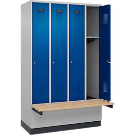 Kleiderspind C+P Evolo Plus, 4 Abteile à 300 mm Breite, Sockel, schwebende Sitzbank, B 1200 x T 815 x H 1950 mm, Zylinder, weißaluminium/enzianblau